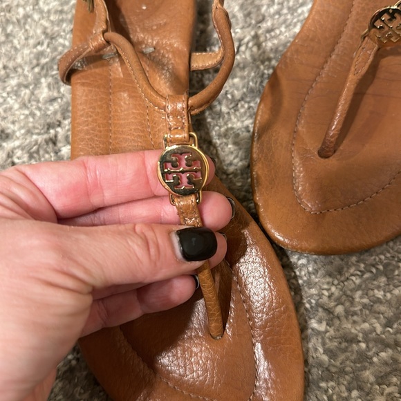 Tory Burch T Strap Sandal 5.5 - Picture 2 of 6